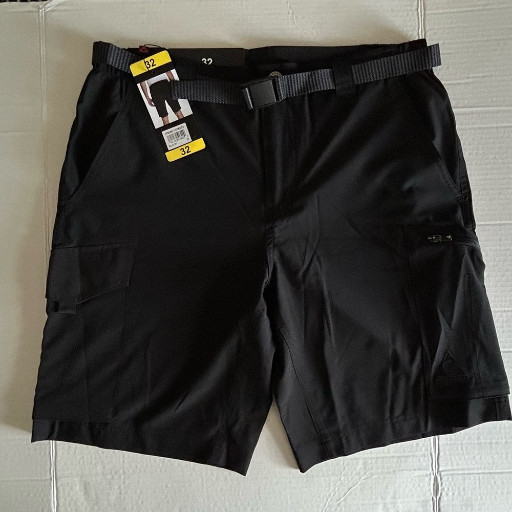 Men's black Cargo Shorts size 32